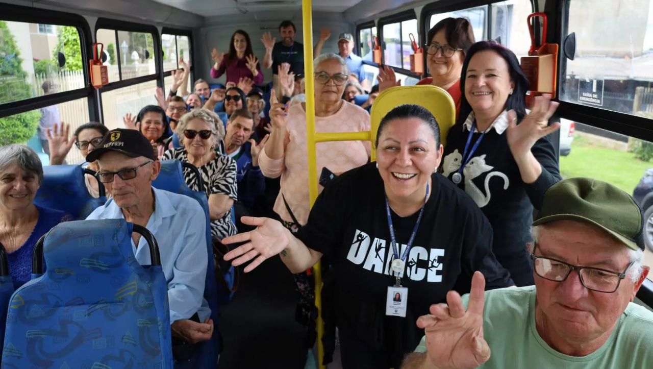 Grupo de idosos de Guarapuava participa de passeio ao Salto São João, em Prudentópolis