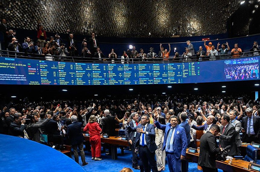 FIM DA ESCALA 6X1 APROVADO! VEJA QUANDO COMEÇAM AS DUAS FOLGAS POR SEMANA