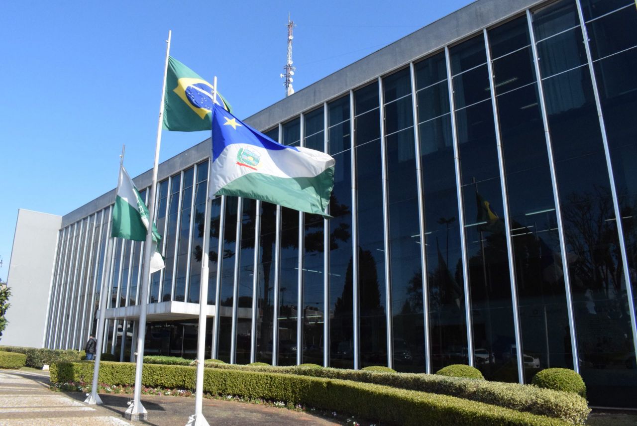 Prefeitura de Guarapuava antecipa primeira parcela do 13º salário e injeta R$ 14 milhões na economia local